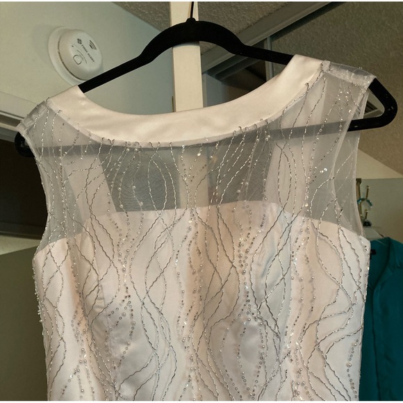 White Wedding/Debutante dress, size 6-8, NEVER WORN - Picture 3 of 4